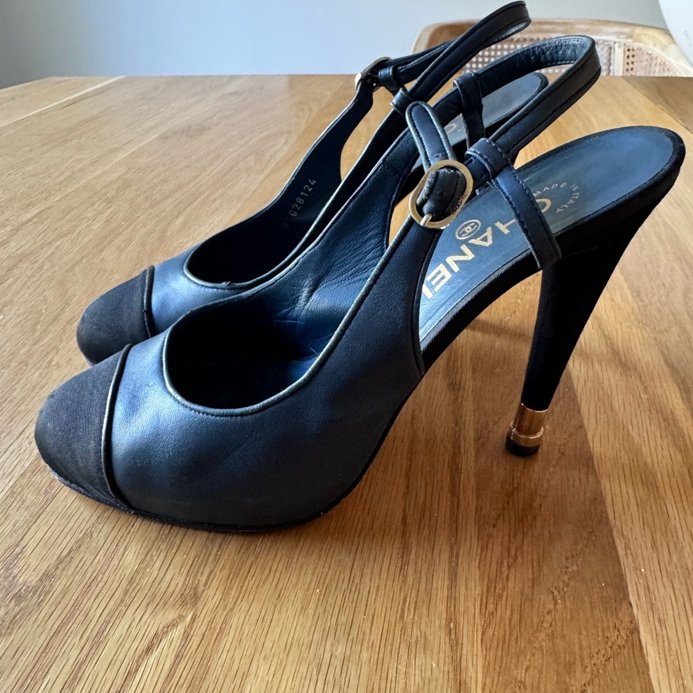 CHANEL Women's Black and Navy with gold tipped Heels - size 39/40 gently worn - Picture 6 of 11
